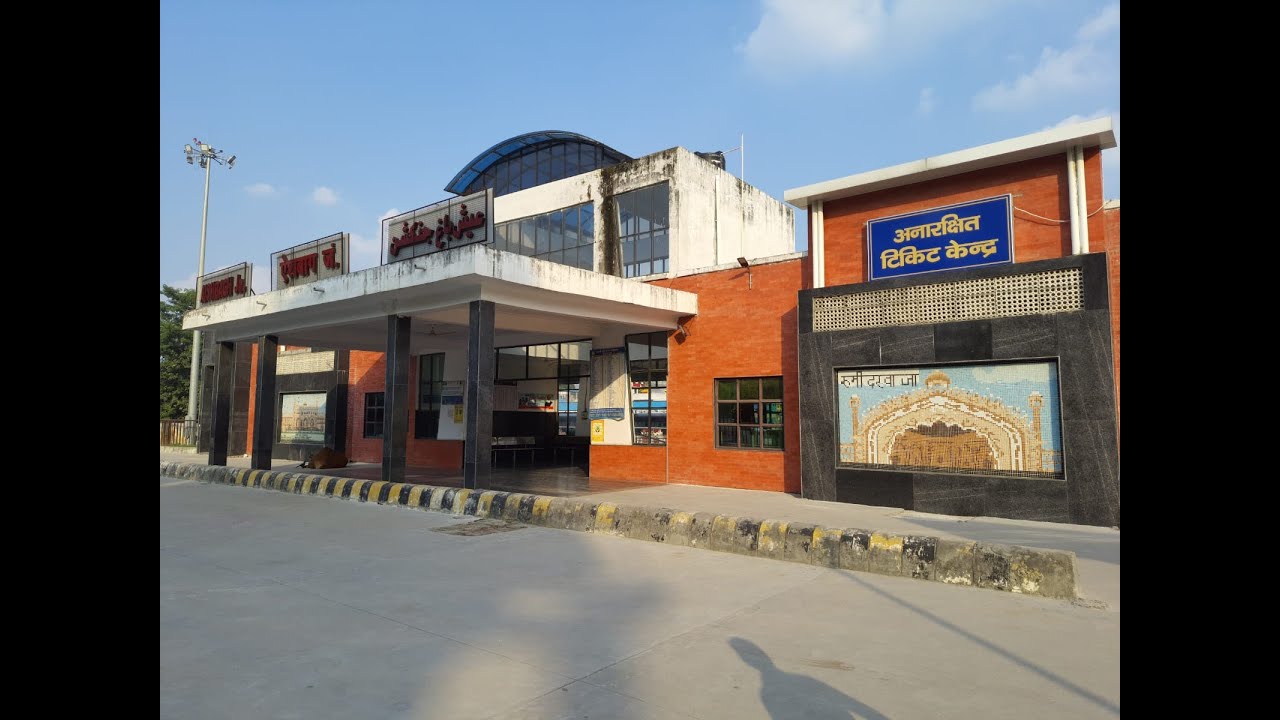 aisbhag railway station.jpg